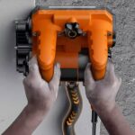 השכרת מכונה לגירוד טיח שחור או לבן מהקיר